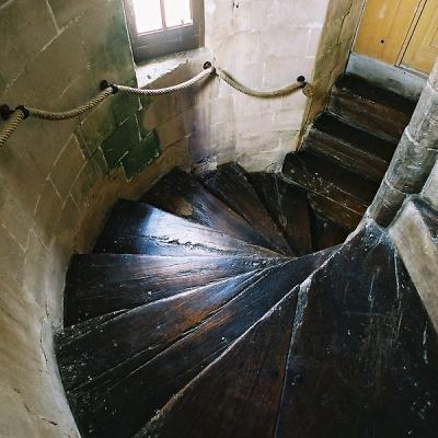 Escalier de l'une des tours du château de Colombières